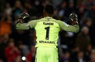 BARCELONA, SPAIN - NOVEMBER 19:  Carlos Kameni of Malaga reacts at the on the match during the La Liga match between FC Barcelona and Malaga CF at Camp Nou stadium on November 19, 2016 in Barcelona, Spain.  (Photo by Manuel Queimadelos Alonso/Getty Images)